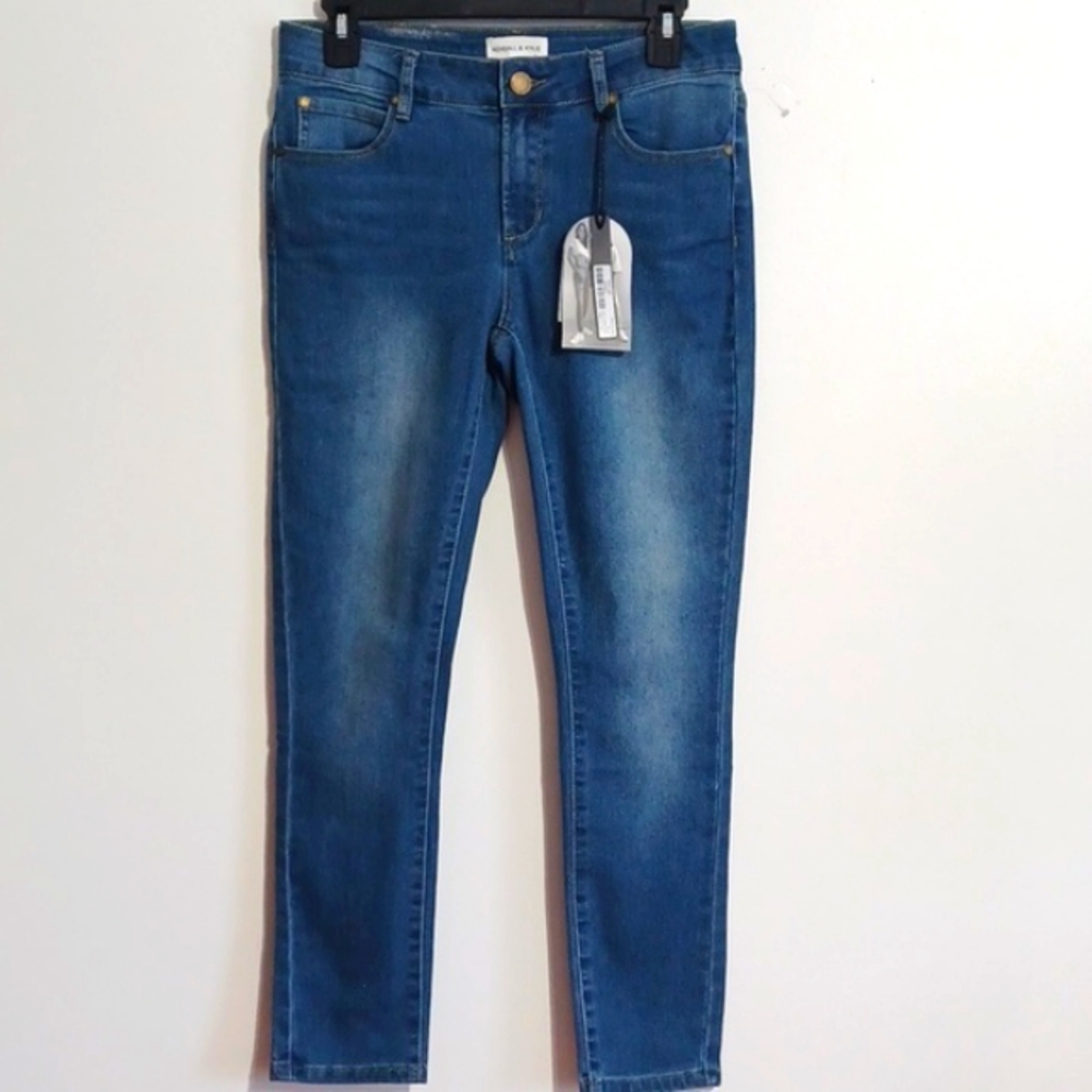 Size 7 denim jeans Kendall & Kylie Kontent Mid Rise Crop faded blue pants Campus